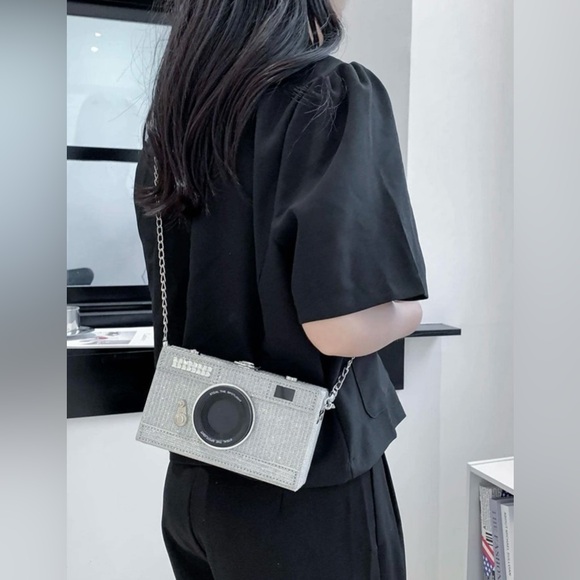 Mini Camera Design Chain
Strap Box Bag - Picture 2 of 5